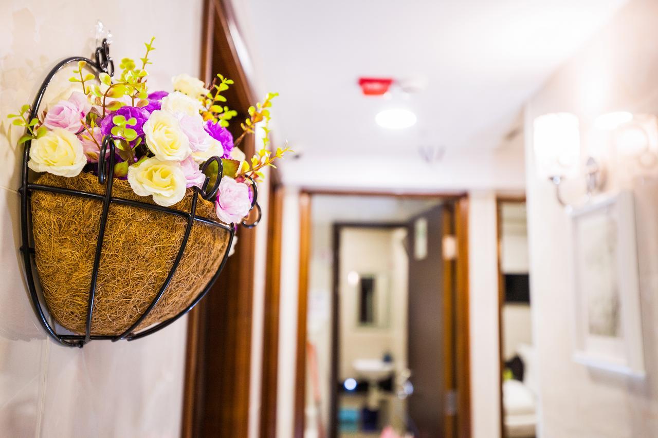 Smiley Inn Цзюлун Экстерьер фото